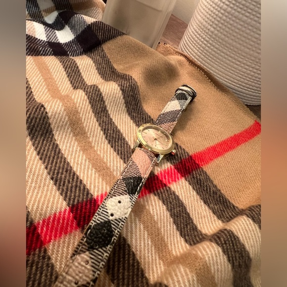 Burberry authentic watch - Picture 4 of 7